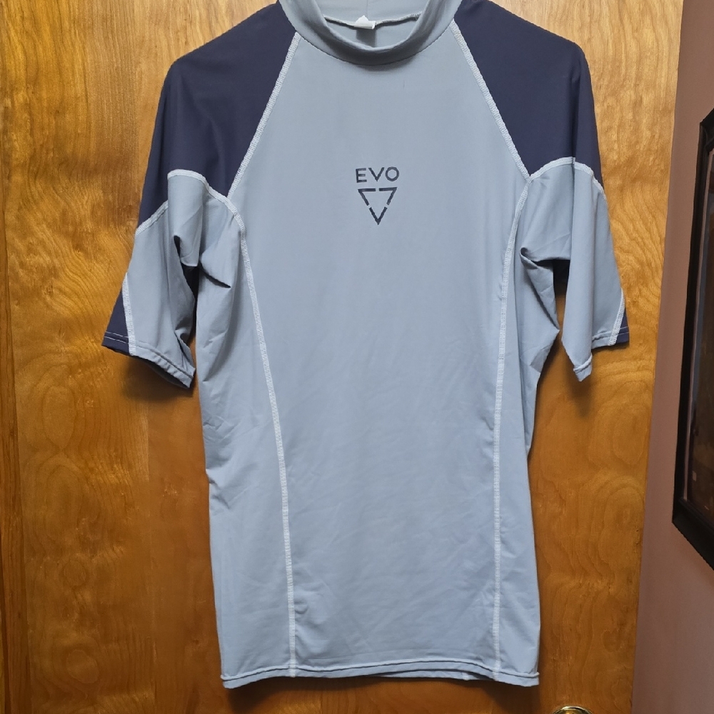 EVO Men's Gray and Black Short Sleeve Shirt